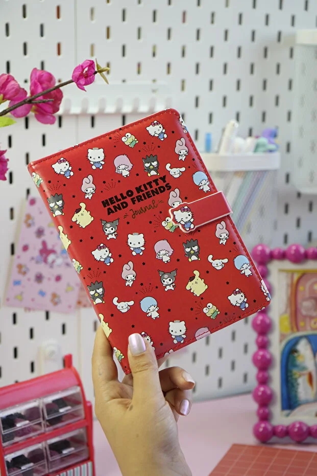 Victoria’s Journals Hello Kitty Vegan Deri Mıknatıslı Günlük – 13x18 cm, 224 Sayfa, Özel İç Tasarımlı Defter 525-2028