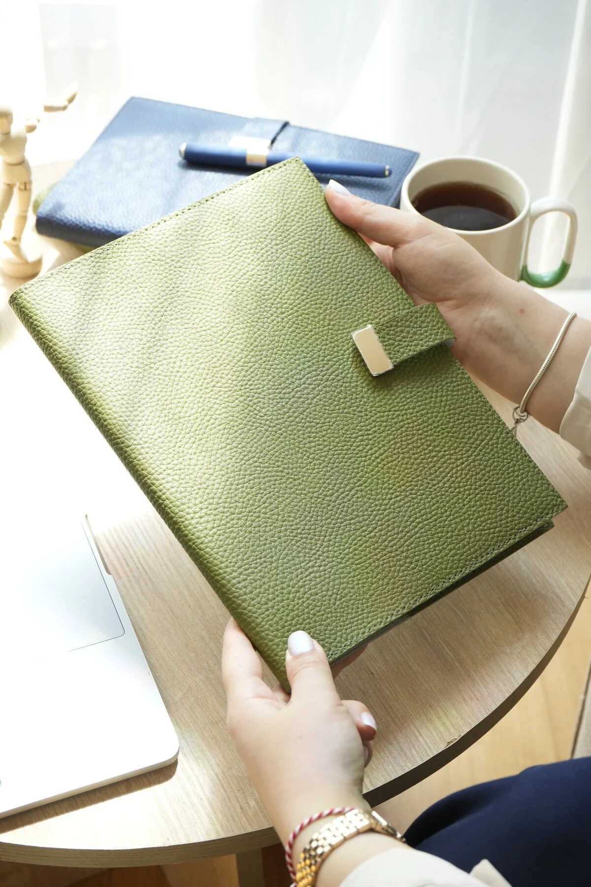 Victoria’s Journals Executive Vegan Deri Defter, 19x25 cm. 100 gr, 176 sayfa Kenar Yaldızlı Yeşil 125-2138