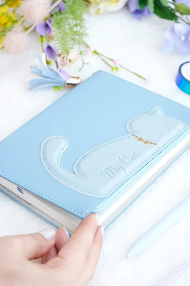 Victoria’s Journals Geçmeli Kedili Vegan Kapak 13x18cm Çizgili Defter Sarı 125-2125