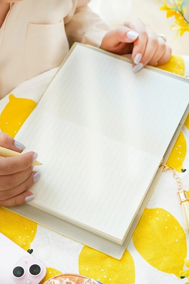 Victoria’s Journals Geçmeli Kedili Vegan Kapak 13x18cm Çizgili Defter Lila 125-2127