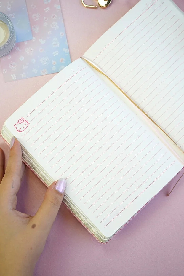 Victoria’s Journals Hello Kitty Kilitli Defter 80 Gr. 160 Yaprak Çizgili + Vegan Deri Kalem Kutusu 525-1970