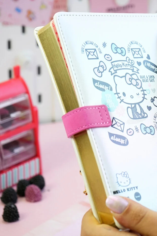 Victoria’s Journals Hello Kitty Hush Hush Kilitli Çizgili Defter – 160 Yaprak, Kutulu, Özel Tasarım 525-1918
