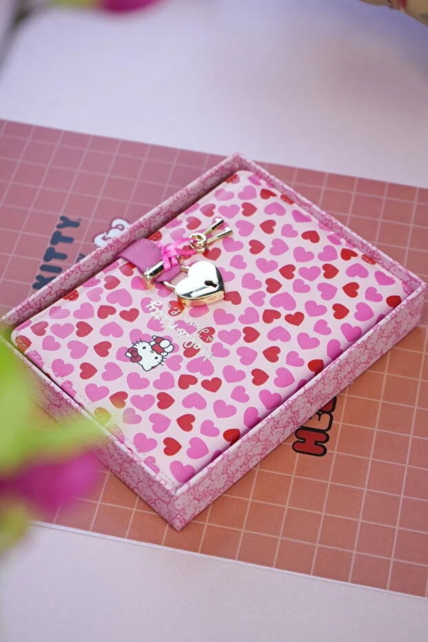 Victoria’s Journals Hello Kitty Hush Hush Kilitli Çizgili Defter – 160 Yaprak, Kutulu, Özel Tasarım Günlük, Not Defteri 525-1916