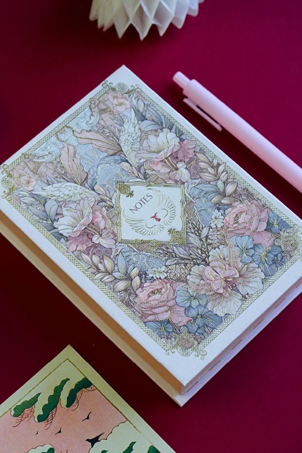 Victoria’s Journals Masa Üstü Sert Kapaklı Notluk 80 gram Ivory Kağıt , 340 yaprak, 11x15,8 cm Renkli Kenar 125-2160