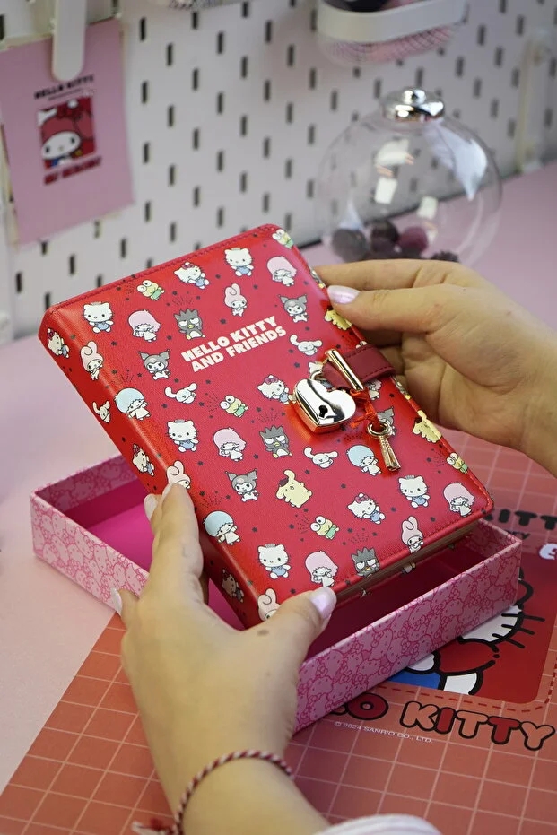 Victoria’s Journals Hello Kitty Hush Hush Kilitli Çizgili Defter – 160 Yaprak, Kutulu, Özel Tasarım Not Defteri Günlük 525-1917