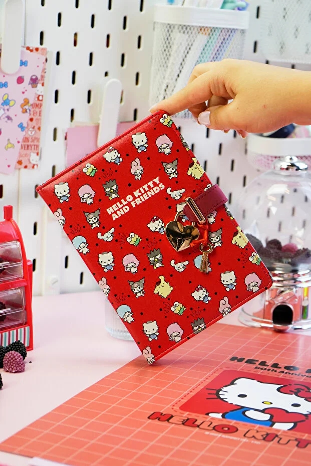 Victoria’s Journals Hello Kitty Hush Hush Kilitli Çizgili Defter – 160 Yaprak, Kutulu, Özel Tasarım Not Defteri Günlük 525-1917