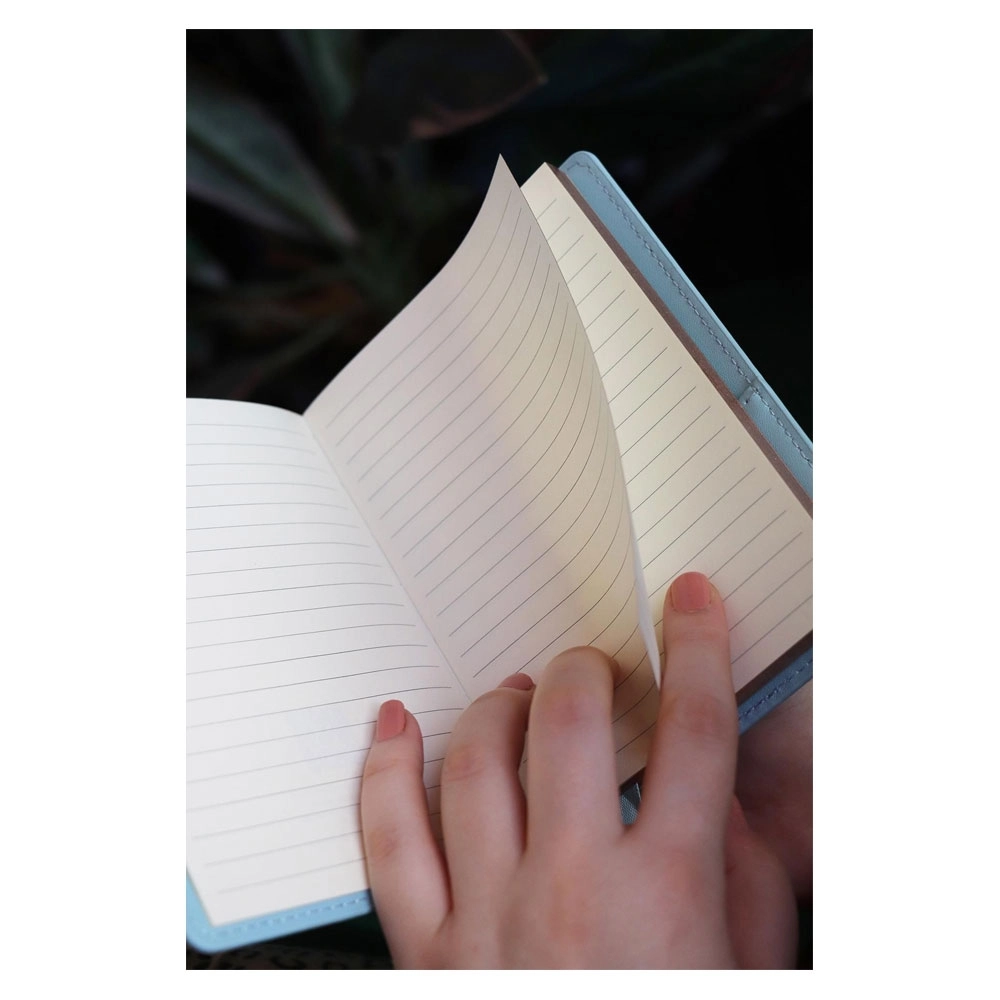 Victoria’s Journals A6 Geçmeli Lastikli 96 Yaprak Çizgili Defter 124-1048 Mavi