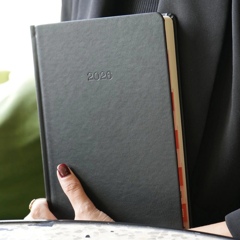 Victoria’s Journals Business Sert Kapak 17x24 2026 Günlük Ajanda Siyah 226-2372