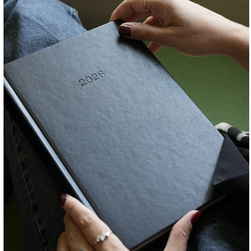 Victoria’s Journals Business Sert Kapak 17x24 2026 Günlük Ajanda Siyah 226-2372