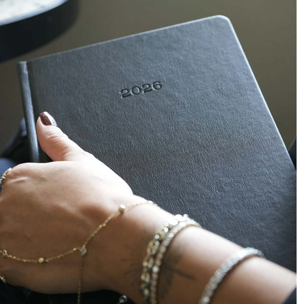 Victoria’s Journals Business Sert Kapak 17x24 2026 Günlük Ajanda Siyah 226-2372
