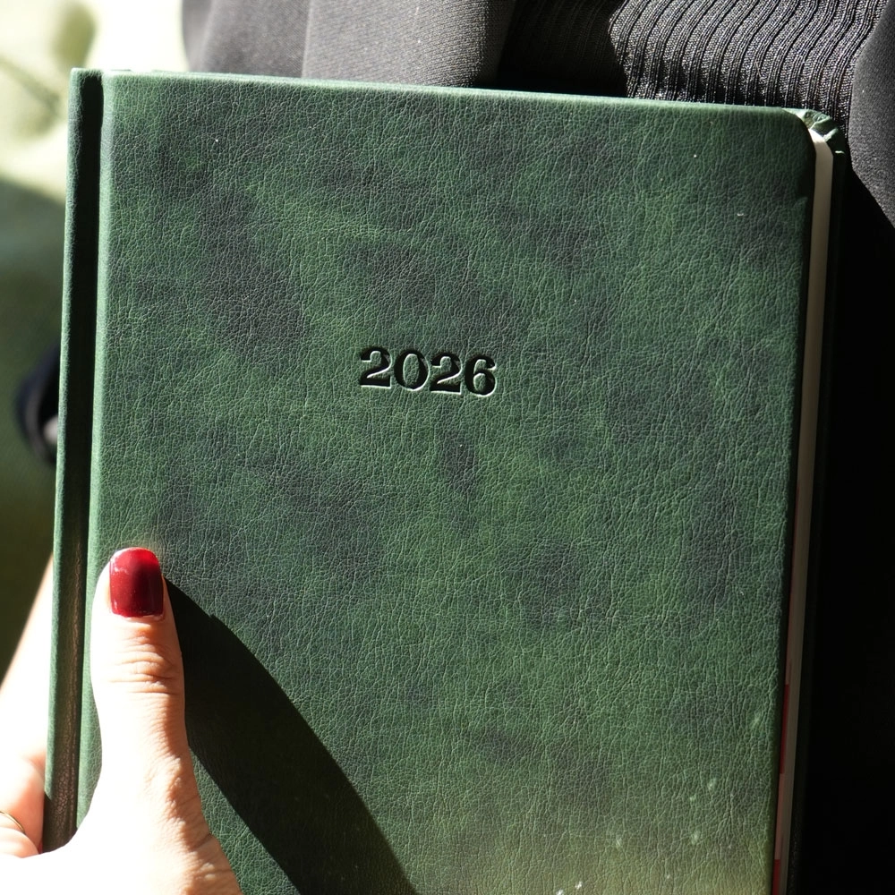 Victoria’s Journals Business Sert Kapak 17x24 2026 Günlük Ajanda Yeşil 226-2374