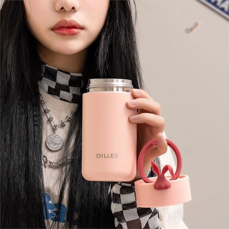 Vagon Life Diller 420 ML Süzgeçli Tavşan Figürlü Silikon Taşıma Kulplu Çelik Matara D9078 Pembe